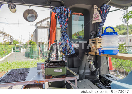 [Preparing rice in the car: boiling water] 90278057