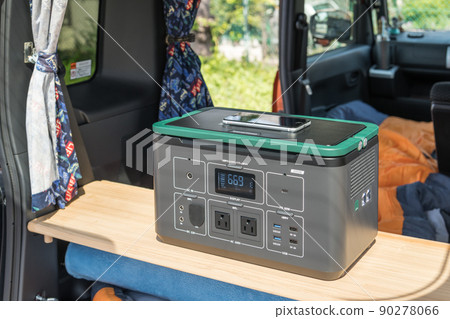 [留在車內時使用便攜式電源進行無線充電] 90278066