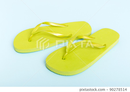 Beach accessories. Flip flops and starfish on colored background. Top view Mock up with copy space 90278514