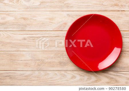 Top view of empty red plate on wooden background. Empty space for your design 90278580