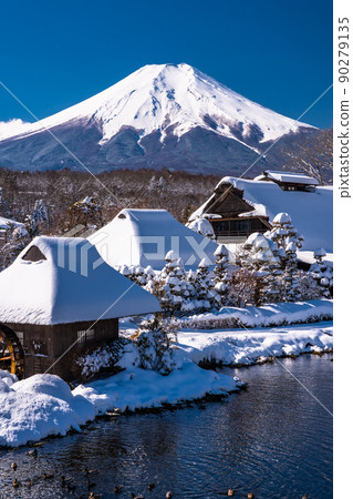 《Yamanashi Prefecture》 Mt. Fuji in winter, Oshino Hakkai with snow 90279135