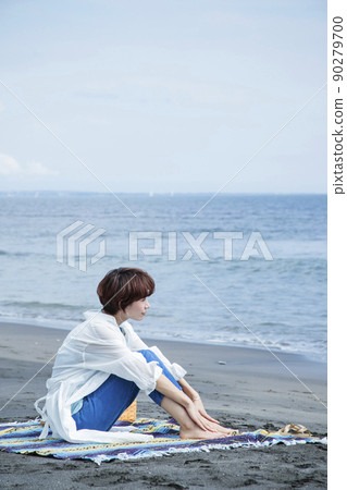 海上野餐女性戶外沙灘之旅 90279700