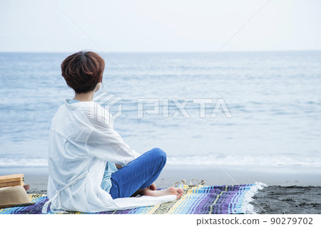 Sea picnic women outdoor sandy beach trip 90279702