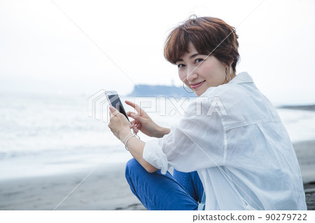 海上野餐女性戶外沙灘之旅 90279722