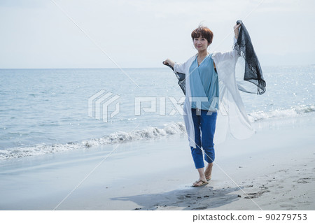 Sea picnic women outdoor sandy beach trip 90279753