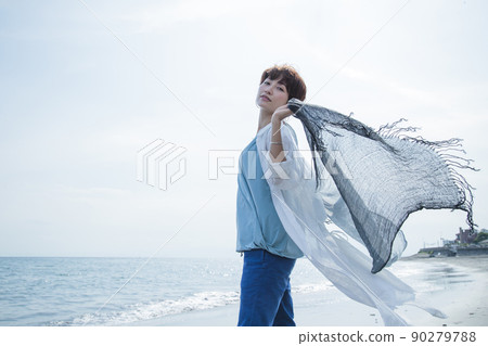 海上野餐女性戶外沙灘之旅 90279788