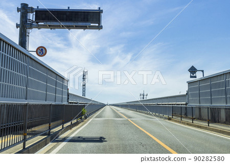 連接鳥取縣和島根縣界的實心胎面坡道（江島大橋） 90282580