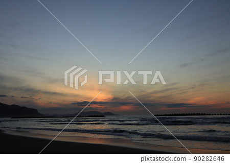 Light of sunset Light of sunset 90282646