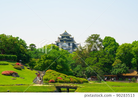 [Three Great Gardens of Japan] Special Place of Scenic Korakuen Yuishinzan and early summer scenery of Okayama Castle castle tower immediately after renovation 2 Kita-ku, Okayama City, Okayama Prefecture 90283513
