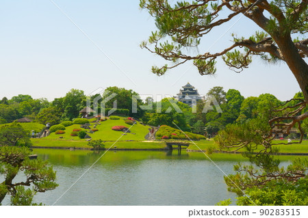 [Three Great Gardens of Japan] Special Place of Scenic Korakuen Yuishinzan and early summer scenery of Okayama Castle castle tower immediately after renovation 4 Kita-ku, Okayama City, Okayama Prefecture 90283515