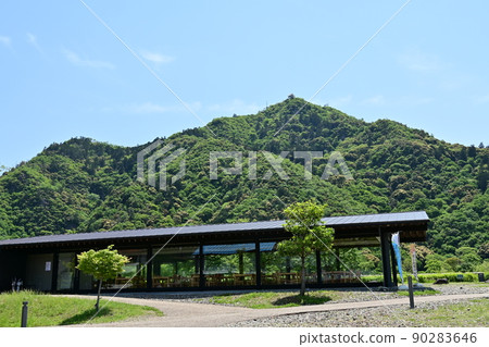 長良川宇海博物館和金華山、岐阜城 90283646