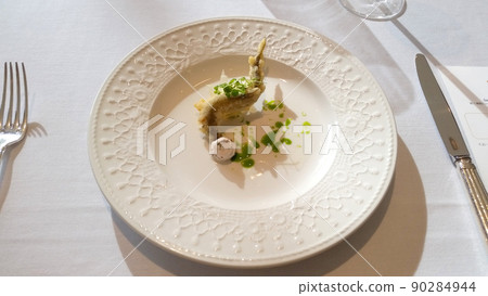 French fish dish Poisson Blue-backed fish live frit (Tokyo, Nakameguro) French fish dish Poisson Blue-backed fish live frit (Tokyo, Nakameguro) 90284944