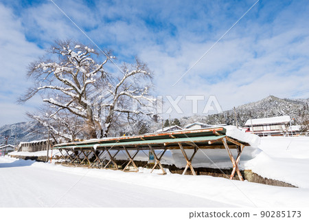 [高山本線]雪景飛驒一宮站自行車停車場 90285173