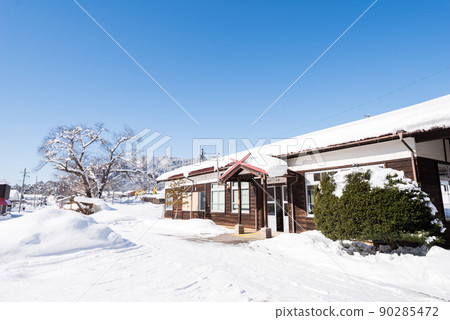 【高山本線】雪景中的飛騨一宮站 【高山本線】雪景中的飛騨一宮站 90285472