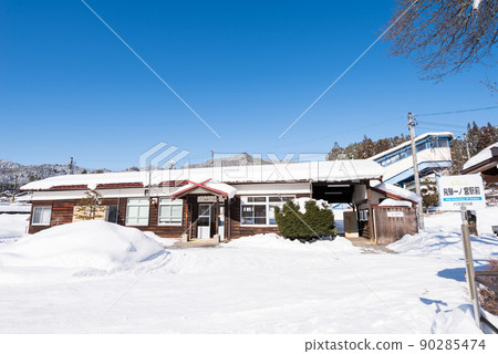 [高山本線]雪景中的飛驒一宮站和巴士站 90285474