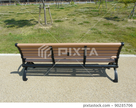 Bench seen from behind Bench seen from behind 90285706