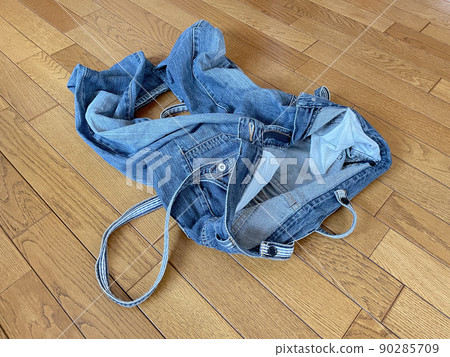 Jeans laundry left off Jeans laundry left off 90285709