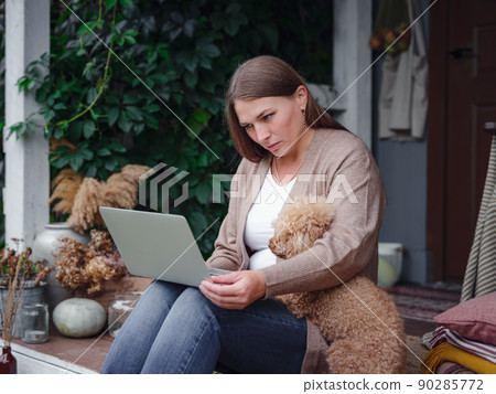 woman with laptop working outdoors in garden, home office concept. woman with laptop working outdoors in garden, home office concept. 90285772