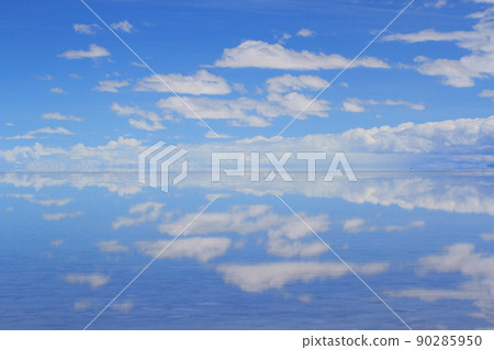 Uyuni salt lake   90285950