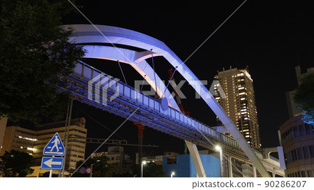 千葉城市單軌鐵路中央拱門以烏克蘭國旗色點亮,為烏克蘭和平祈禱 千葉城市單軌鐵路中央拱門以烏克蘭國旗色點亮,為烏克蘭和平祈禱 90286207