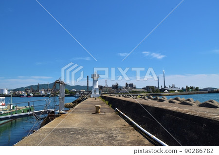 周南綜合體和德山下松港 德山月子防波堤燈塔山口 周南綜合體和德山下松港 德山月子防波堤燈塔山口 90286782