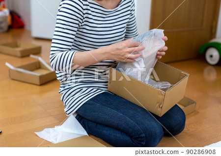 打包的女人 打包的女人 90286908