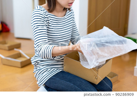 打包的女人 打包的女人 90286909