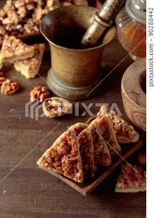 Cookies with walnuts and honey. 90288442
