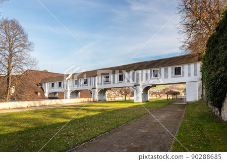 Connecting corridor, covered bridges between the Minorite Monastery and Historical Parks, Castle Cesky Krumlov, Czechia 90288685