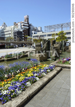公園裡的公園花壇 春天的花壇 公園裡的公園花壇 春天的花壇 90290046