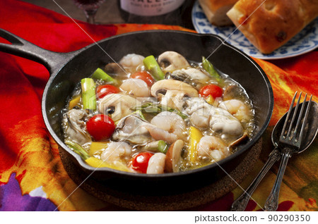 Ahijo seafood with a lot of ingredients 90290350