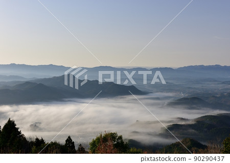 Sea of clouds in the Uda basin from Mt. Tomi Sea of clouds in the Uda basin from Mt. Tomi 90290437
