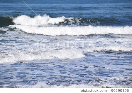 Rough waves in rocky areas of the Sea of Japan 90290506