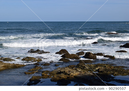 Rough waves in rocky areas of the Sea of Japan 90290507
