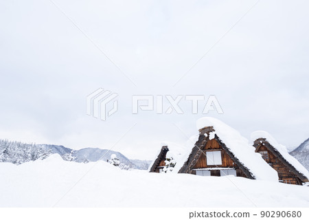 [Shirakawa-go] Take a walk in the winter scenery of Gassho Village 90290680