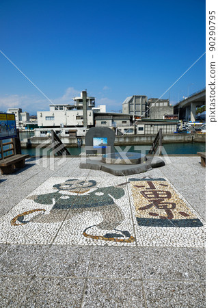 Mosaic art picture of Hayakawa fishing port guy and Odawara lantern 90290795