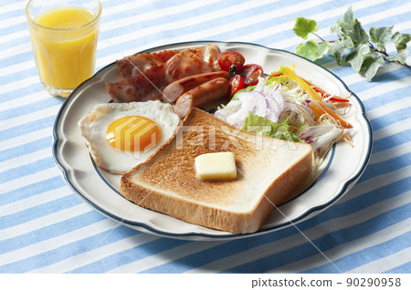 Breakfast with toast 90290958