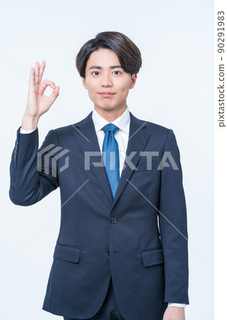 做好標誌的年輕男性商人 做好標誌的年輕男性商人 90291983