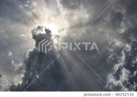 陽光從雲層 陽光從雲層 90292530