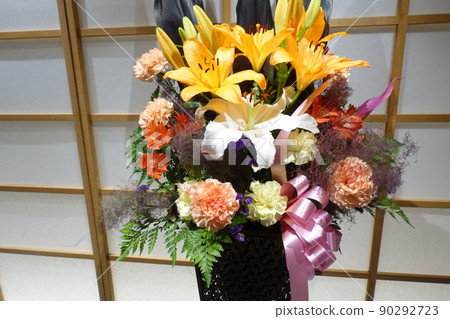 Flower arrangement of artificial flowers Flower arrangement of artificial flowers 90292723