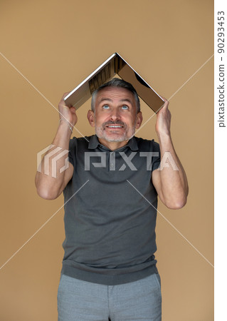 A man holding his laptop under head and looking stressed 90293453