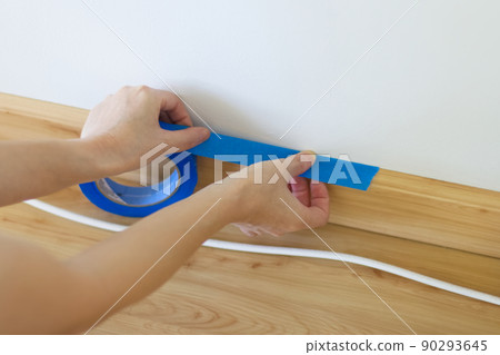 女人的手遮住牆壁 女人的手遮住牆壁 90293645
