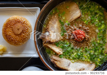 Garlic miso ramen and garlic rice balls (Aomori Prefecture) 90293738