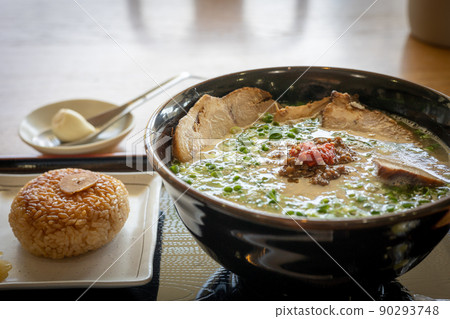 大蒜味噌拉麵和大蒜烤飯糰(青森縣) 大蒜味噌拉麵和大蒜烤飯糰(青森縣) 90293748
