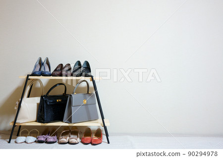 Pumps and bag shelves coordinated image 90294978