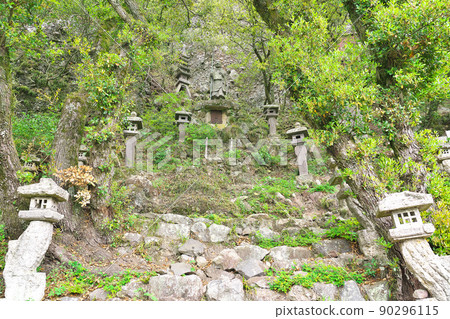 [Shodoshima Takikoji Okunoin Kasagataki] Kasagataki Otsu, Tonosho-cho, Shozu-gun, Kagawa Prefecture 90296115