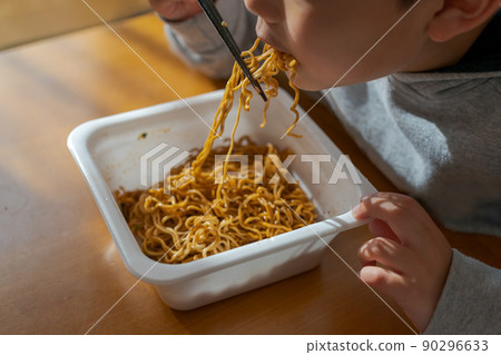 eating, child, whelp 90296633