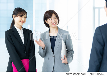 介紹新員工的商人商務辦公室工作公司辦公室工作人員工薪階層 90300562
