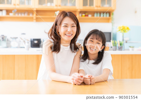 Smile parent and child 90301554