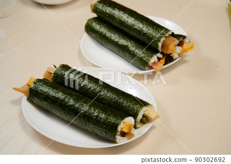 Ehomaki sushi rolls to eat at Setsubun, your wish will come true if you bite into Ehomaki Ehomaki sushi rolls to eat at Setsubun, your wish will come true if you bite into Ehomaki 90302692
